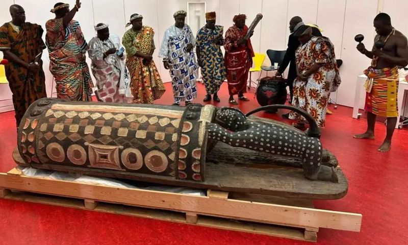 La loi pour la restitution du Djidji Ayokwe à la Côte d'Ivoire à été votée en France
