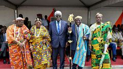 Le gouvernement remet 95 véhicules neufs aux chefs ébrié du District d'Abidjan