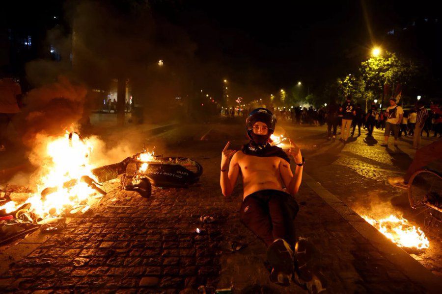 559 arrested, 2 dead as PSG fans clash with police after Champions League win [Video]