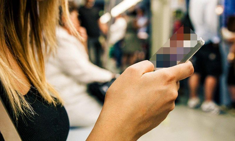man airdrop dick pic subway