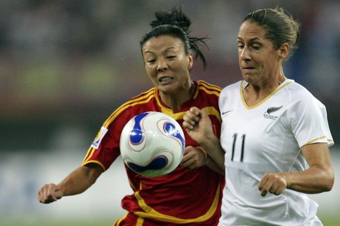 China's Zhang Ouying (left) has died aged 43 from cancer. She is seen here competing with New Zealand's Marlies Oostdam during the 2007 World Cup