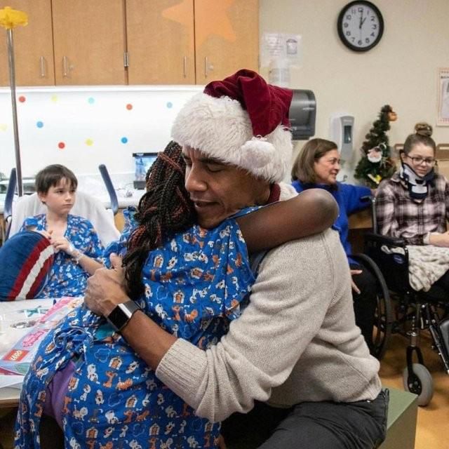 Former US President, Barack Obama pays surprise visit to hospital with Christmas gifts