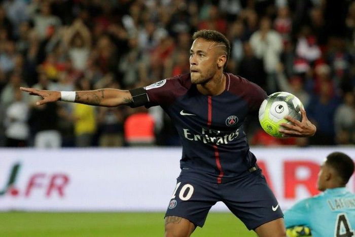 Paris Saint-Germain's Brazilian forward Neymar celebrates after scoring a goal during the match against Toulouse at the Parc des Princes stadium in Paris