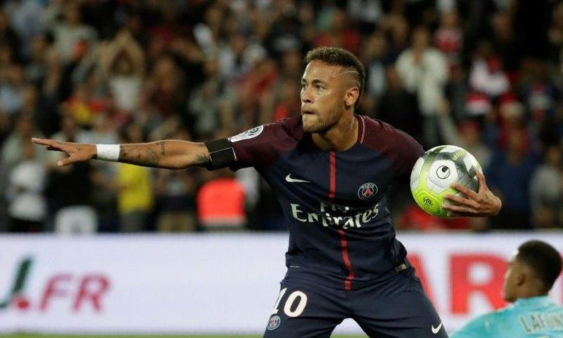 Paris Saint-Germain's Brazilian forward Neymar celebrates after scoring a goal during the match against Toulouse at the Parc des Princes stadium in Paris