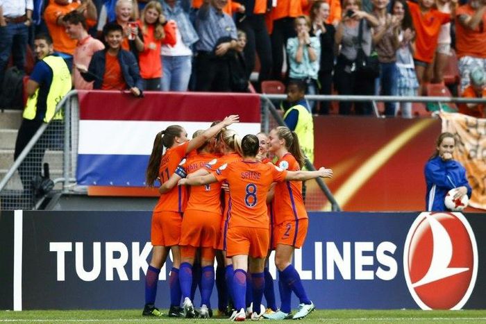 Netherland's team celebrates after a Women's Euro 2017 match against Norway at Galgenwaard Stadium in Utrecht on July 16, 2017