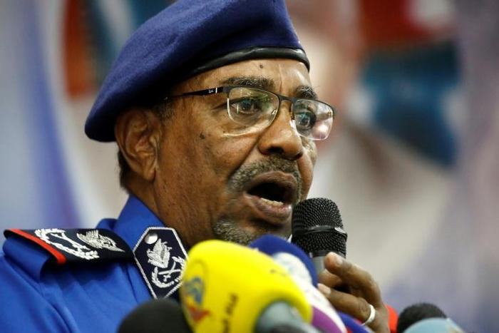 Sudanese President Omar al-Bashir speaks during a meeting at the police headquarters in Khartoum urging police to abstain from using excessive force against protesters