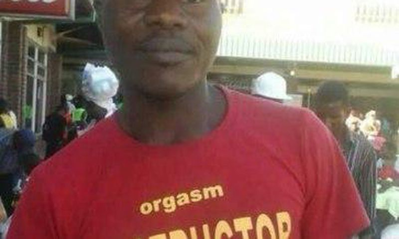 Hilarious writings on this man’s T-shirt makes him a viral sensation