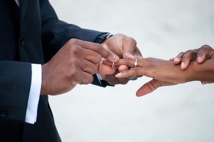 Woman ‘explains’ why she is married to stepfather who her mom divorced