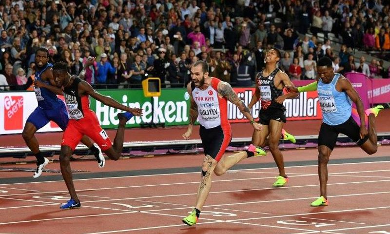 Turkey's Ramil Guliyev (C) wins the final of the men's 200m athletics event at the 2017 IAAF World Championships at the London Stadium in London on August 10, 2017