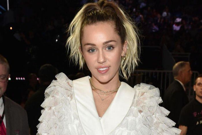 ___6857385___https:______static.pulse.com.gh___webservice___escenic___binary___6857385___2017___6___18___11___miley-cyrus-weed-sober