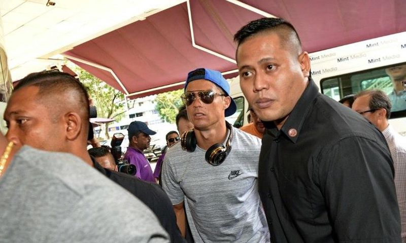 Cristiano Ronaldo (C) arrives at Thomson Medical Hospital to visit the daughter of Singaporean billionaire Peter Lim, on July 21, 2017