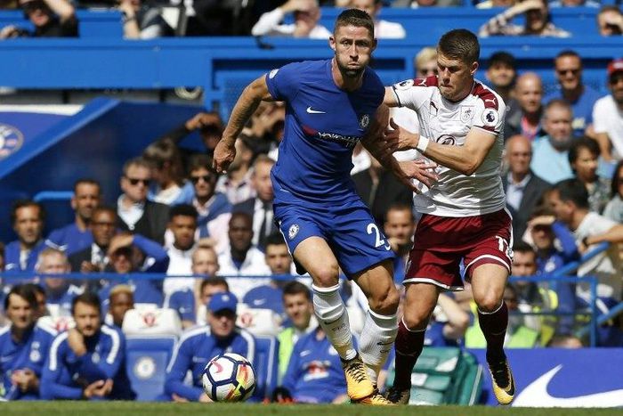 Chelsea's English defender Gary Cahill (L) vies with Burnley's Icelandic midfielder Johann Berg Gudmundsson during the English Premier League football match between Chelsea and Burnley at Stamford Bridge in London on August 12, 2017