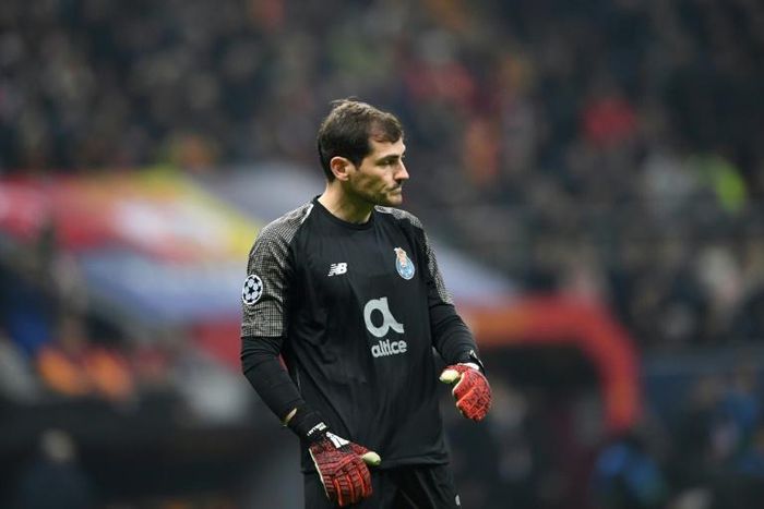 Iker Casillas' Porto eased through the group stage with five wins and a draw