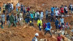 ___7169372___https:______static.pulse.com.gh___webservice___escenic___binary___7169372___2017___8___18___17___Sierra-Leone-mudslides-620x330
