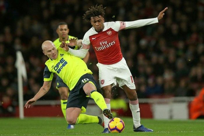 Huddersfield's Australian midfielder Aaron Mooy has been ruled out until February