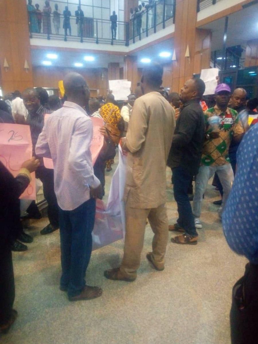 Nigeria’s National Assembly workers demonstrate over unpaid salaries