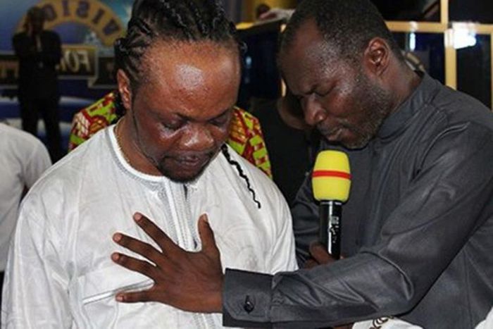 Prophet Badu Kobi praying for Daddy Lumba
