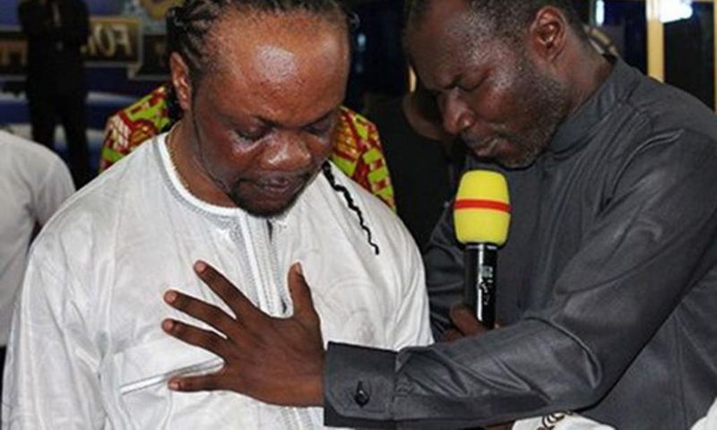 Prophet Badu Kobi praying for Daddy Lumba