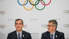 Los Angeles mayor Eric Garcetti (left) and LA 2028 chaiman Casey Wasserman (R) speak to the press in Lausanne, Switzerland, in July 2017