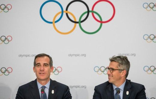 Los Angeles mayor Eric Garcetti (left) and LA 2028 chaiman Casey Wasserman (R) speak to the press in Lausanne, Switzerland, in July 2017