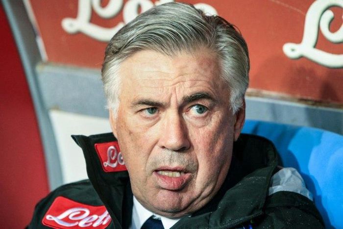 Bottom club Chievo took a point from Carlo Ancelotti's Napoli.
