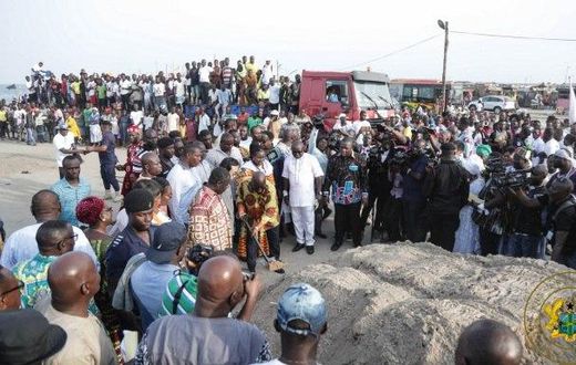 Akufo Addo cuts sod for James Town fishing harbour