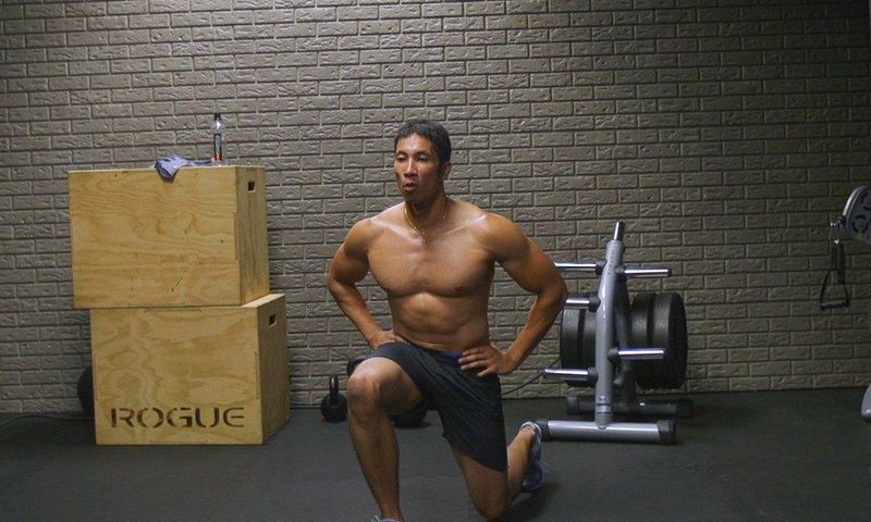 15-minute bodyweight lunge cardio ciruit