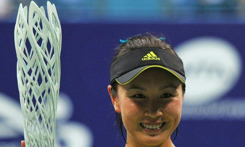 Peng Shuai of China poses with the trophy after defeating Japan's Nao Hibino in the women's singles final at the Jiangxi Open WTA tennis tournament in Nanchang in central China's Jiangxi province on July 30, 2017
