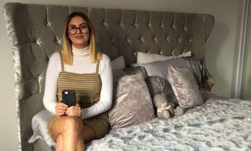 Lady resigned from office job to sell sexy videos on Snap Chat