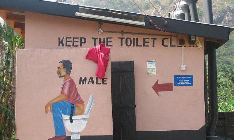 ___6062927___https:______static.pulse.com.gh___webservice___escenic___binary___6062927___2017___1___17___11___Public-Toilet-3_1
