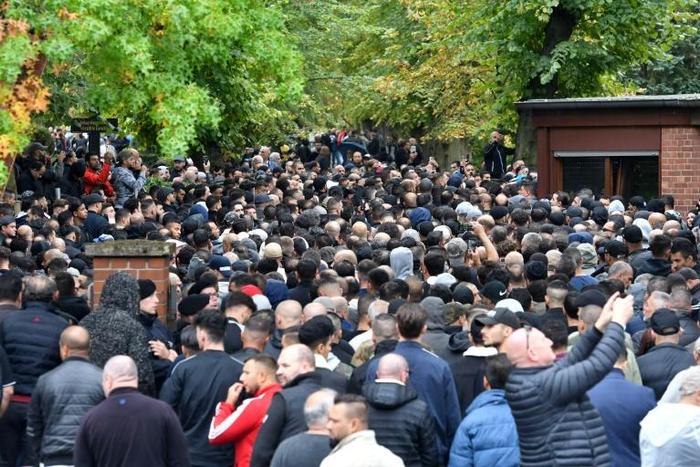The clans' latest show of force was the recent funeral of an infamous underworld figure, when 2,000 mourners congregated in Berlin