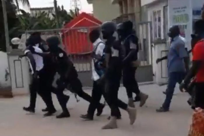 Menzgold customer and police