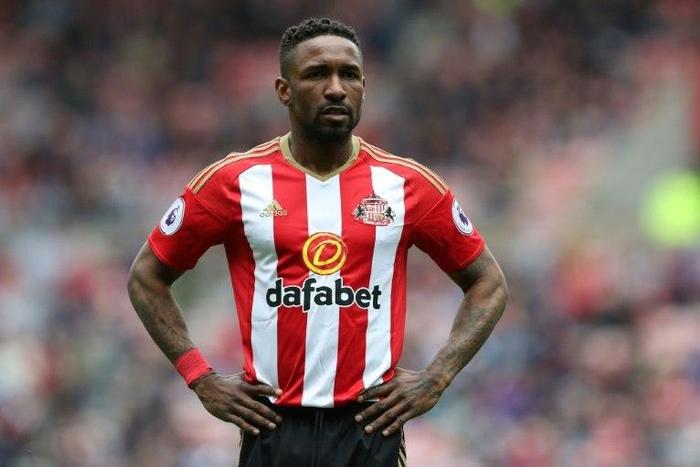 Sunderland's striker Jermain Defoe gestures during the English Premier League football match against Swansea City May 13, 2017