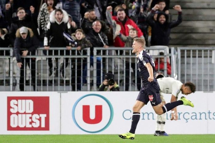 Bordeaux's Andreas Cornelius ended Paris Saint-Germain's perfect start with a late header that gave his side a 2-2 draw