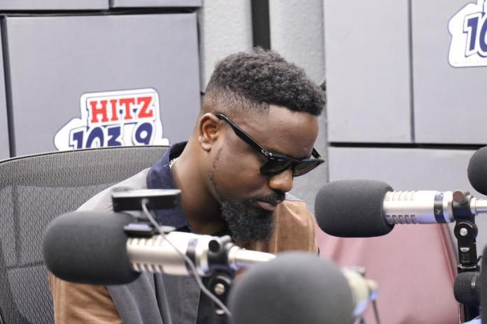 Sarkodie says he lost his grandma because there was no stretcher at the hospital