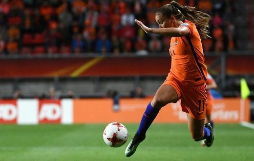 Netherlands' midfielder Lieke Martens controls the ball during the UEFA Women’s Euro 2017 football tournament semi-final match against England August 3, 2017