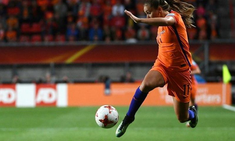 Netherlands' midfielder Lieke Martens controls the ball during the UEFA Women’s Euro 2017 football tournament semi-final match against England August 3, 2017