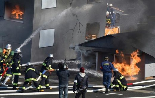 The Tokyo metropolitan government is busy drawing up a multilingual evacuation manual with instructions for overseas Olympic visitors, who come for the 2020 Games, due to be ready early in 2018, while disaster awareness exercises for foreigners have al...