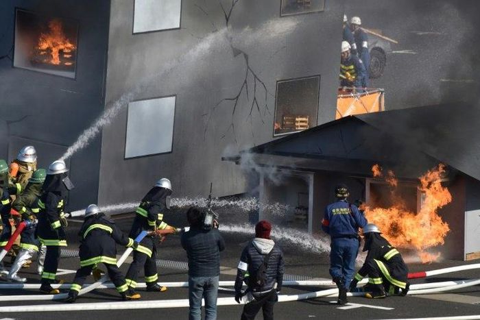 The Tokyo metropolitan government is busy drawing up a multilingual evacuation manual with instructions for overseas Olympic visitors, who come for the 2020 Games, due to be ready early in 2018, while disaster awareness exercises for foreigners have al...