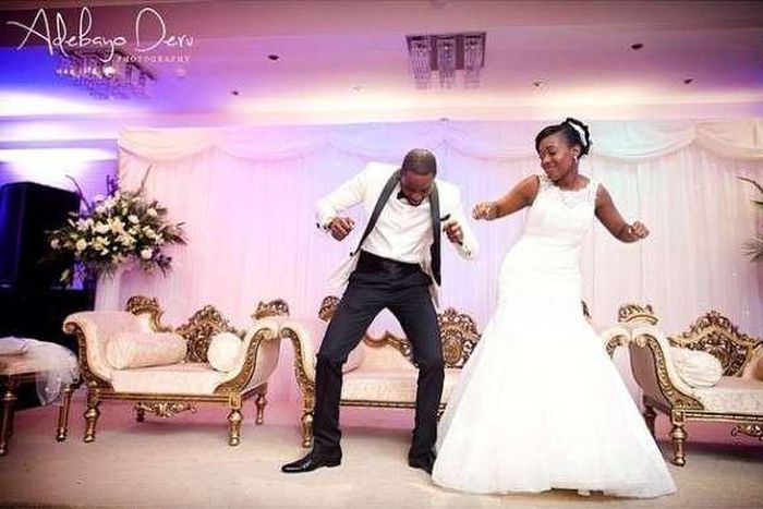 ___9142321___2018___11___27___11___Nigerian-wedding-couple-dancing-adebayo-deru-photography