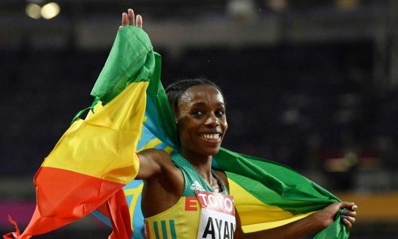 Ethiopia's Almaz Ayana celebrates winning the final of the women's 10,000m on August 5, 2017