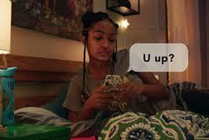 Relationship photo on texting [Credit: RD]