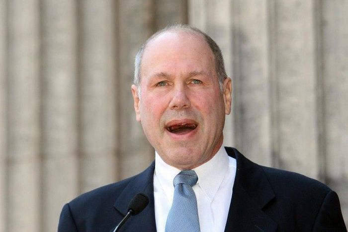 The Pompey Supporters' Trust (PST) has voted in favour of allowing former Walt Disney chief executive Michael Eisner to buy Portsmouth