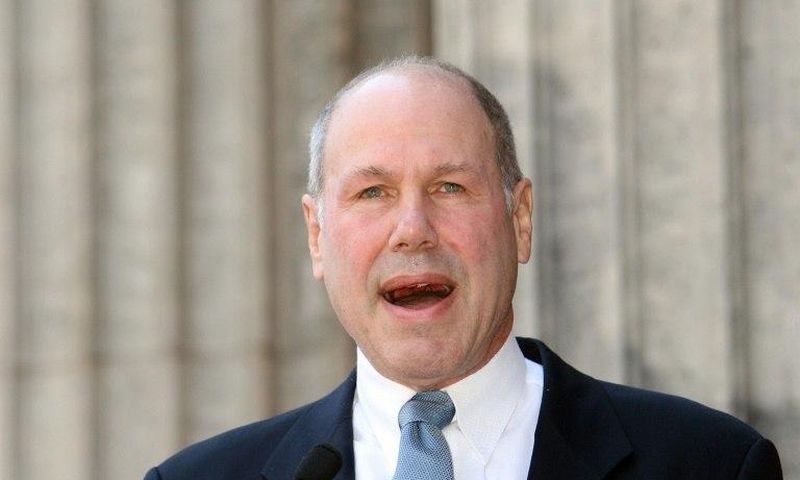 Former Walt Disney chief executive Michael Eisner has completed his takeover of English third-tier club Portsmouth