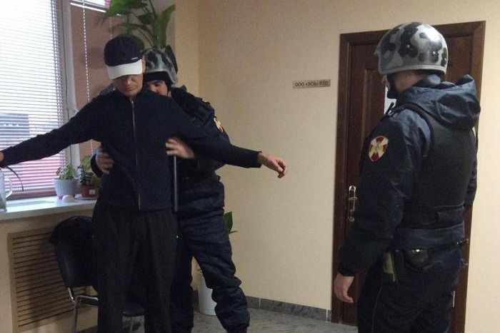 Police arrest tired robber who fell asleep on the job