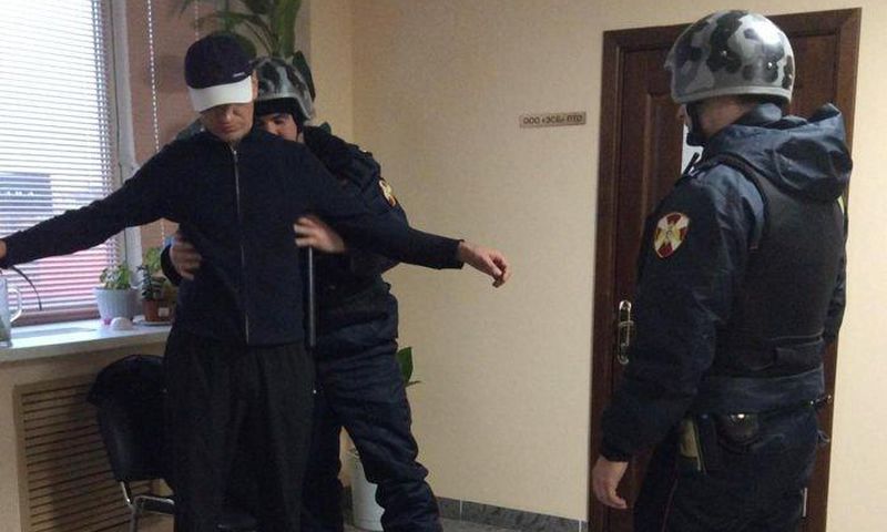 Police arrest tired robber who fell asleep on the job