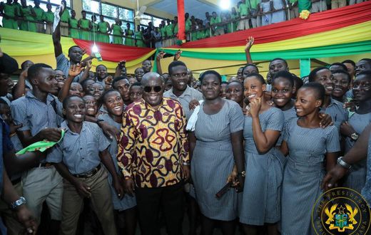 ___9136163___2018___11___25___7___President-Akufo-Addo-with-some-of-the-students-of-Oda-SHS