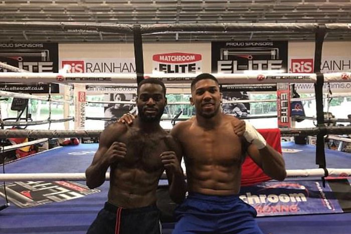 ___6892252___https:______static.pulse.com.gh___webservice___escenic___binary___6892252___2017___6___24___12___41B18DE100000578-4634382-World_heavyweight_champion_Anthony_Joshua_poses_in_the_gym_with_-a-34_1498258187605_1