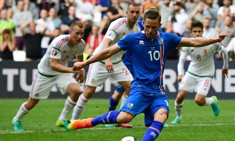 Iceland's midfielder Gylfi Sigurdsson scores a goal during the Euro 2016 match between Iceland and Hungary at the Stade Velodrome in Marseille on June 18, 2016