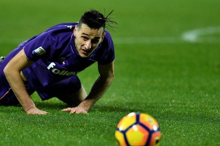 Fiorentina's Croatian forward Nikola Kalinic eyes the ball during the Italian Serie A match against Napoli at the Artemio Franchi Stadium in Florence on December 22, 2016